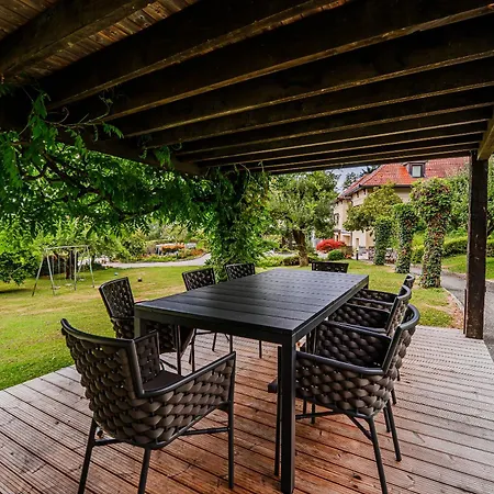 Parkside Haven With 4 Bedrooms & Free Parking