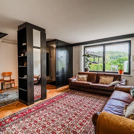 Apartament Parkside Haven With 4 Bedrooms & Free Parking *