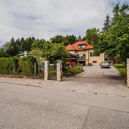 Parkside Haven With 4 Bedrooms & Free Parking * Любляна