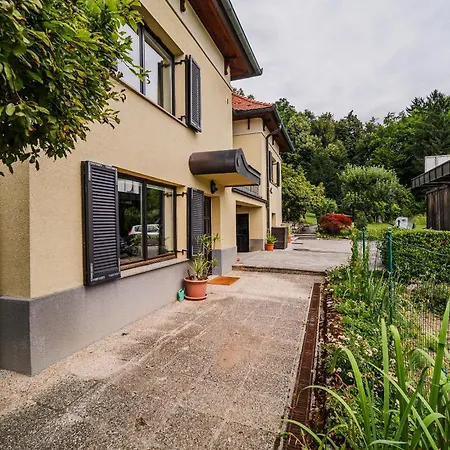 Parkside Haven With 4 Bedrooms & Free Parking Διαμέρισμα