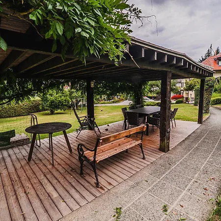 Parkside Haven With 4 Bedrooms & Free Parking Апартаменты Любляна