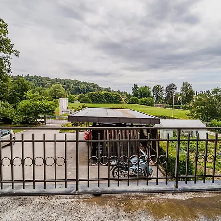 Parkside Haven With 4 Bedrooms & Free Parking Apartman