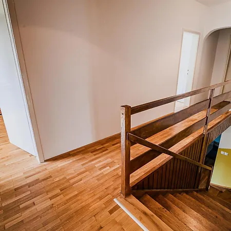 Διαμέρισμα Parkside Haven With 4 Bedrooms & Free Parking *