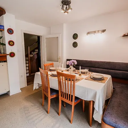 Апартаменты Parkside Haven With 4 Bedrooms & Free Parking Любляна
