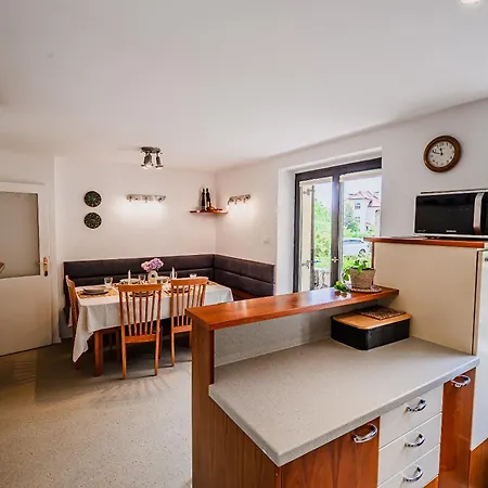 Parkside Haven With 4 Bedrooms & Free Parking Apartman