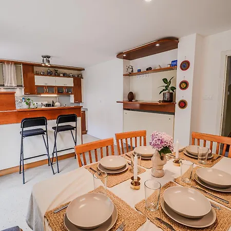 Parkside Haven With 4 Bedrooms & Free Parking * リュブリャナ
