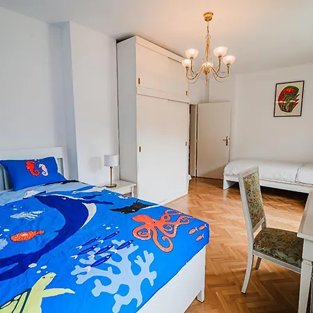 Parkside Haven With 4 Bedrooms & Free Parking Lägenhet *