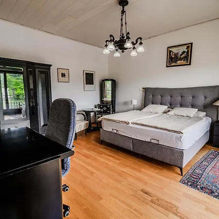 Parkside Haven With 4 Bedrooms & Free Parking * リュブリャナ