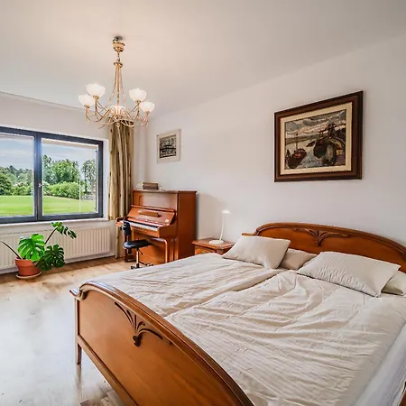Parkside Haven With 4 Bedrooms & Free Parking アパート リュブリャナ