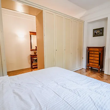 Parkside Haven With 4 Bedrooms & Free Parking * リュブリャナ