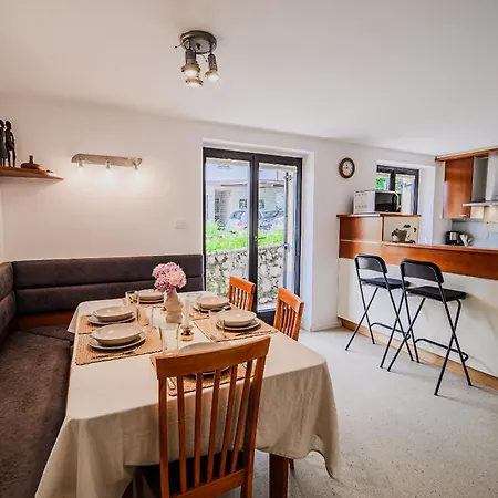 Parkside Haven With 4 Bedrooms & Free Parking Lägenhet *