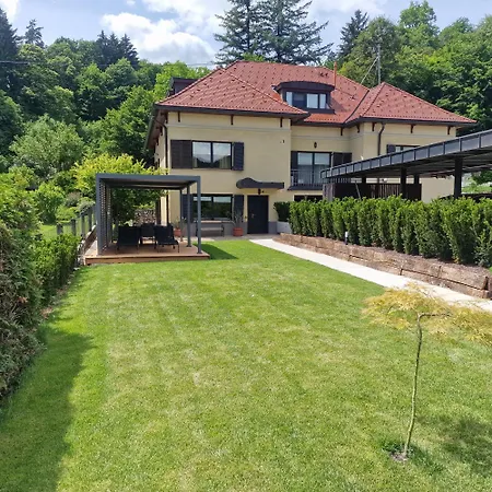 Parkside Haven With 4 Bedrooms & Free Parking Appartamento *