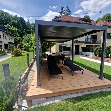 Parkside Haven With 4 Bedrooms & Free Parking アパート