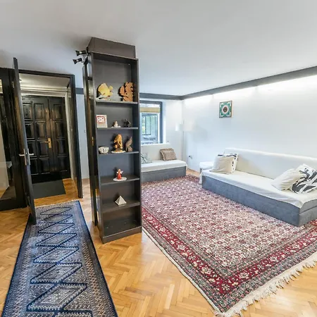 Parkside Haven With 4 Bedrooms & Free Parking Appartamento