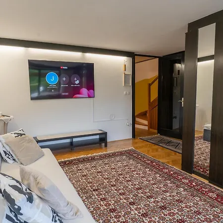 Parkside Haven With 4 Bedrooms & Free Parking Appartamento *
