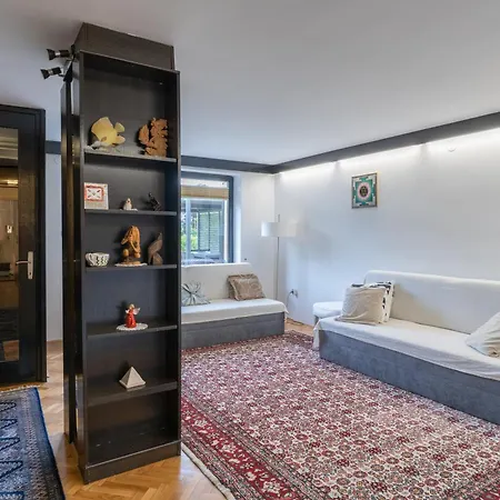 Parkside Haven With 4 Bedrooms & Free Parking Appartamento