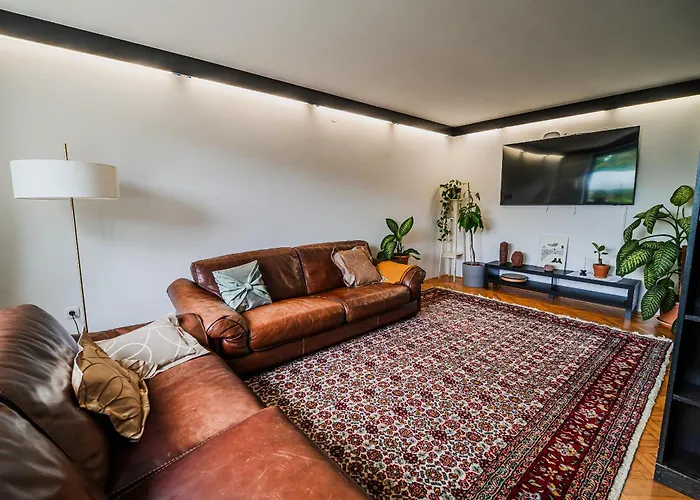 شقة Parkside Haven With 4 Bedrooms & Free Parking