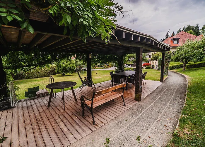 Parkside Haven With 4 Bedrooms & Free Parking شقة ليوبليانا