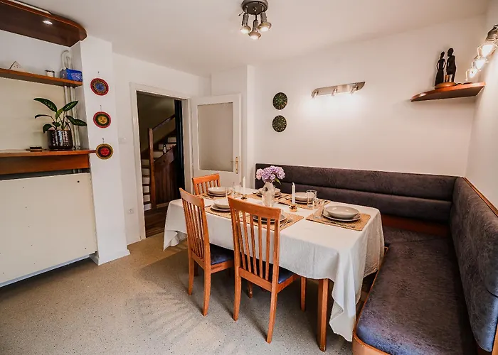 شقة Parkside Haven With 4 Bedrooms & Free Parking ليوبليانا