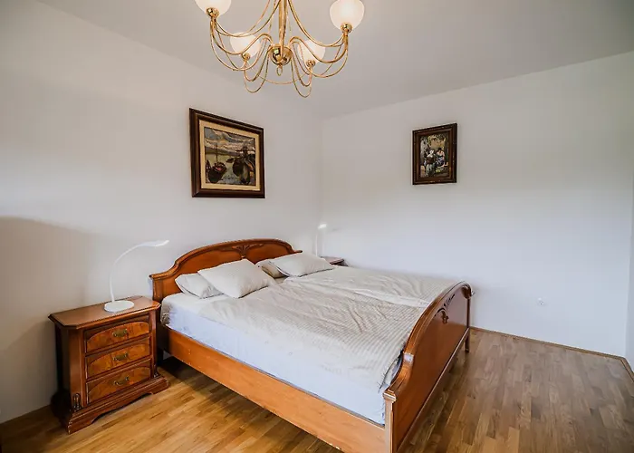 Parkside Haven With 4 Bedrooms & Free Parking *