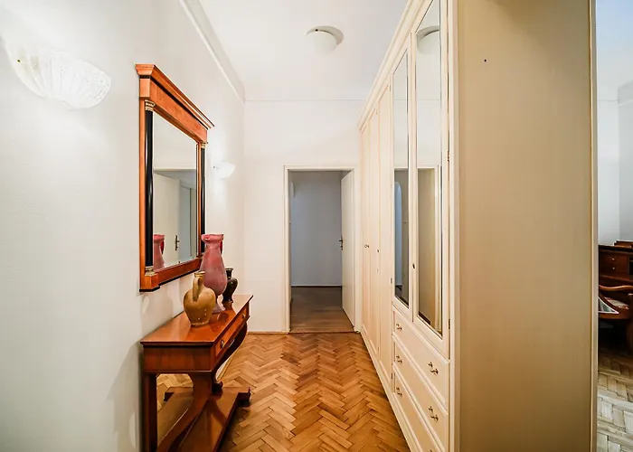 شقة Parkside Haven With 4 Bedrooms & Free Parking *