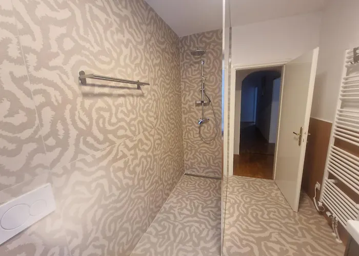 شقة Parkside Haven With 4 Bedrooms & Free Parking ليوبليانا