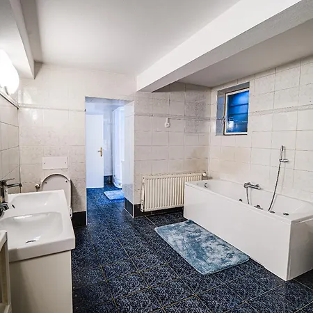 Parkside Haven With 4 Bedrooms & Free Parking *