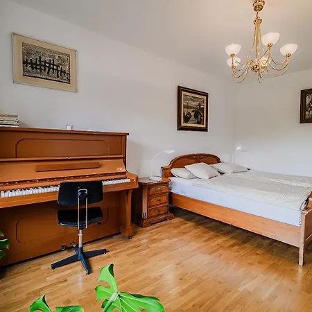 Parkside Haven With 4 Bedrooms & Free Parking Appartement Ljubljana