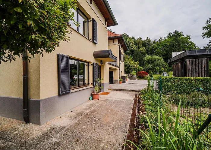 Parkside Haven With 4 Bedrooms & Free Parking דירה