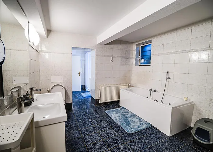 Parkside Haven With 4 Bedrooms & Free Parking *