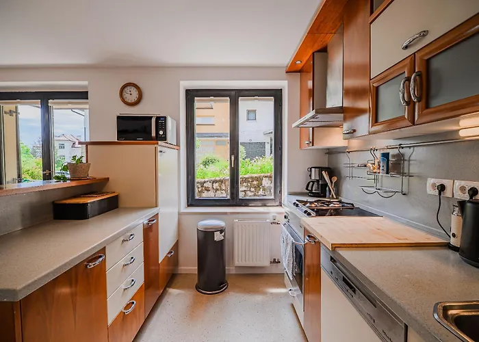 Parkside Haven With 4 Bedrooms & Free Parking *