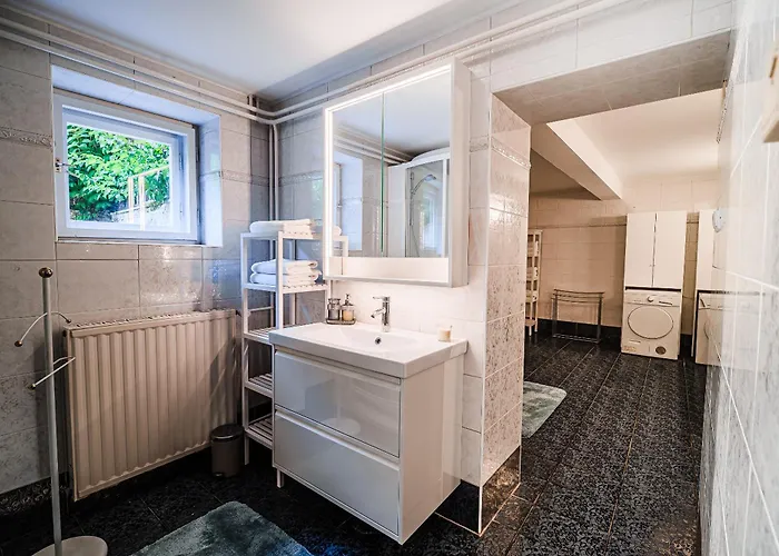 Parkside Haven With 4 Bedrooms & Free Parking לובליאנה