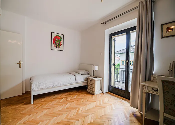 דירה Parkside Haven With 4 Bedrooms & Free Parking *