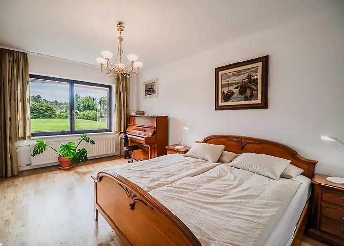 Parkside Haven With 4 Bedrooms & Free Parking דירה לובליאנה