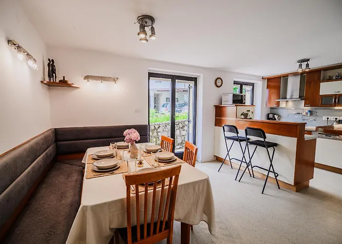 Parkside Haven With 4 Bedrooms & Free Parking דירה *