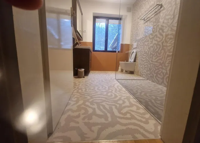 דירה Parkside Haven With 4 Bedrooms & Free Parking *